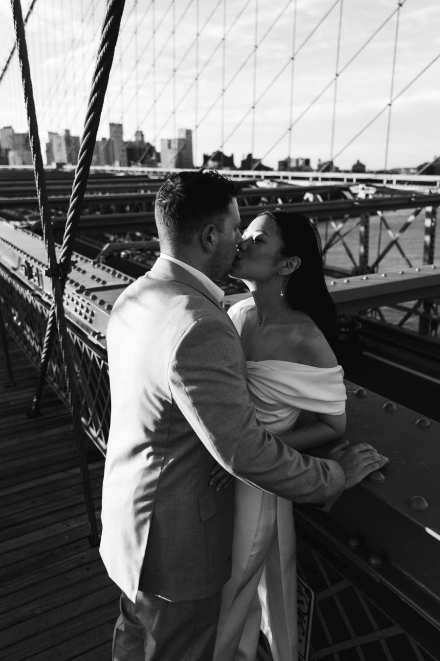 Sunrise engagement photoshoot on Brooklyn bridge 10