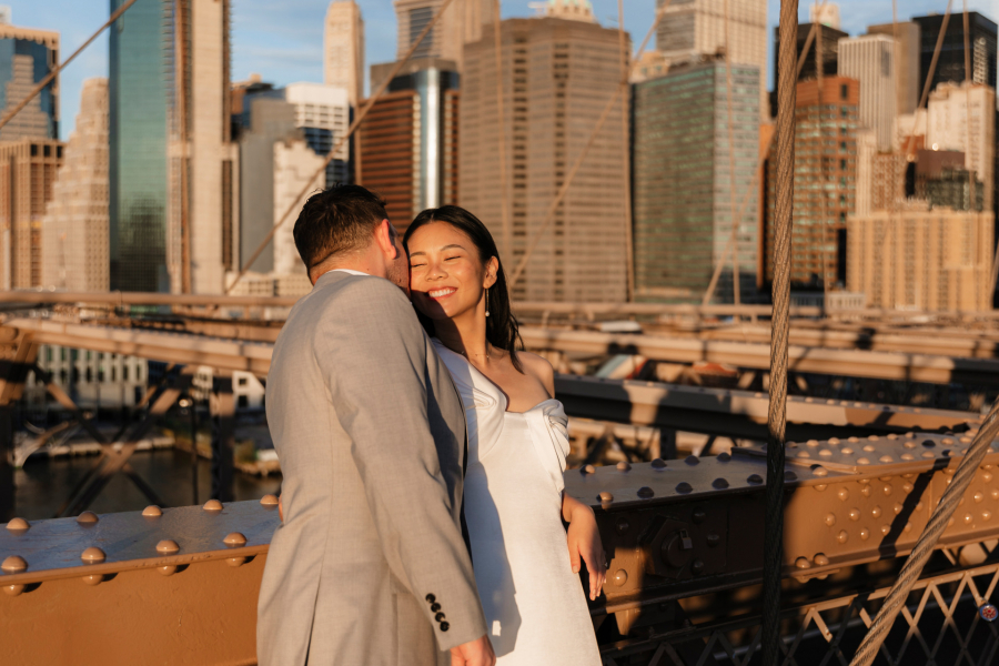 Sunrise engagement photoshoot on Brooklyn bridge 12