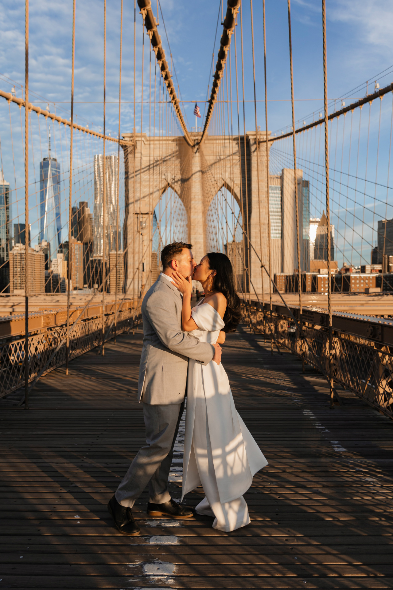 Sunrise engagement photoshoot on Brooklyn bridge 14