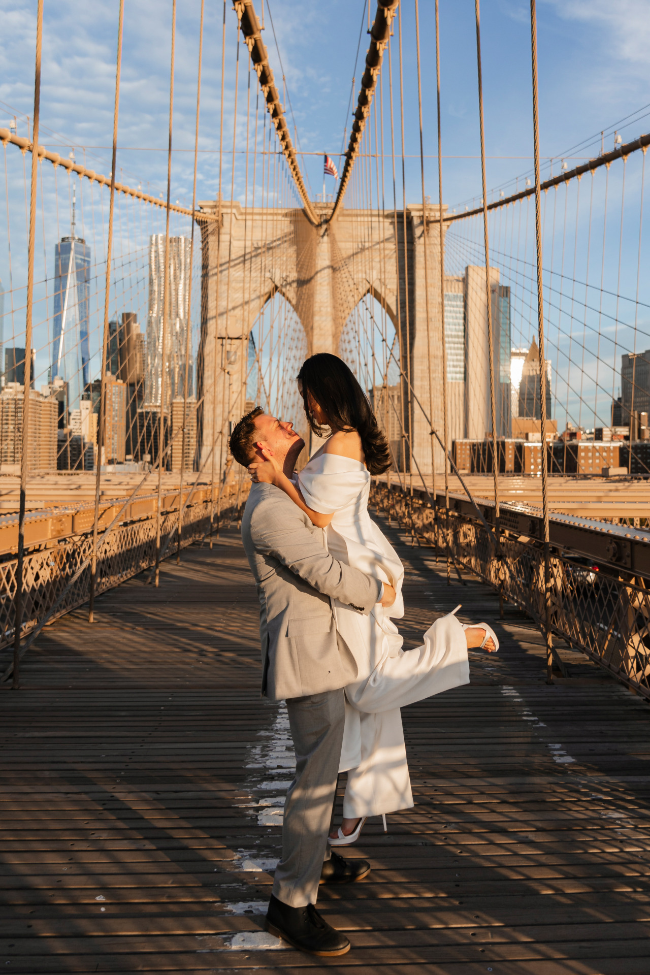 Sunrise engagement photoshoot on Brooklyn bridge 16