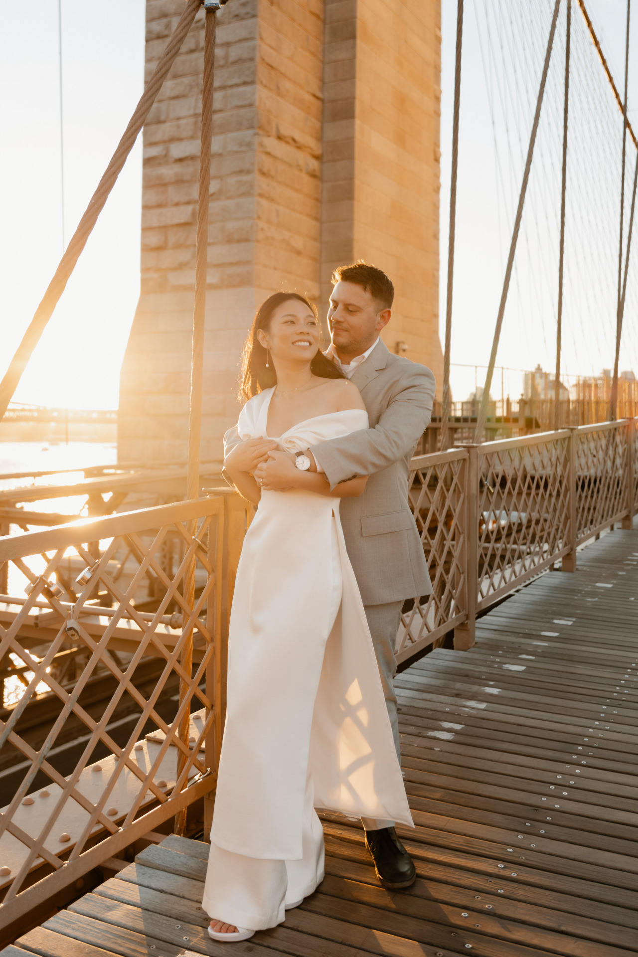 Sunrise engagement photoshoot on Brooklyn bridge 4