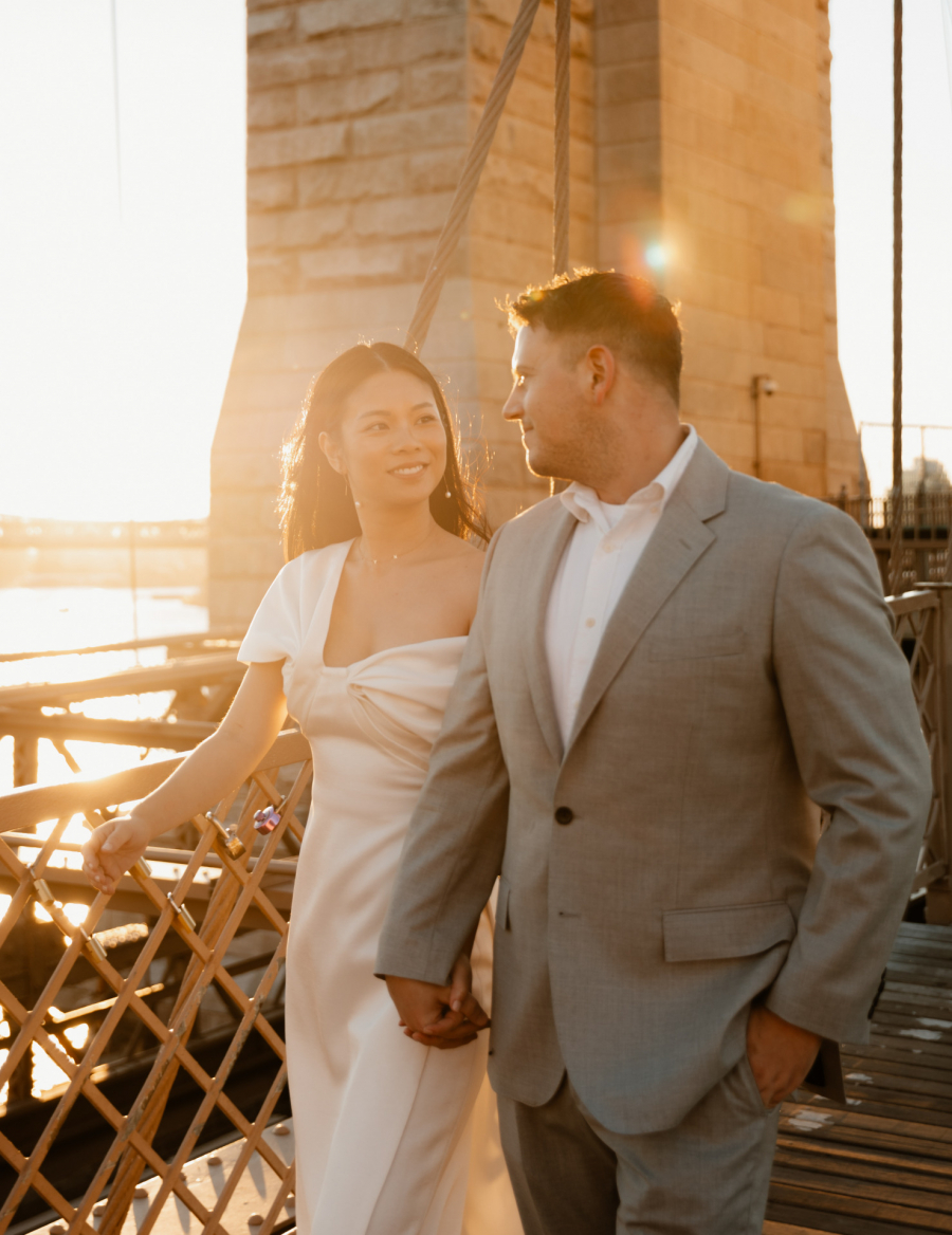 Sunrise engagement photoshoot on Brooklyn bridge 5