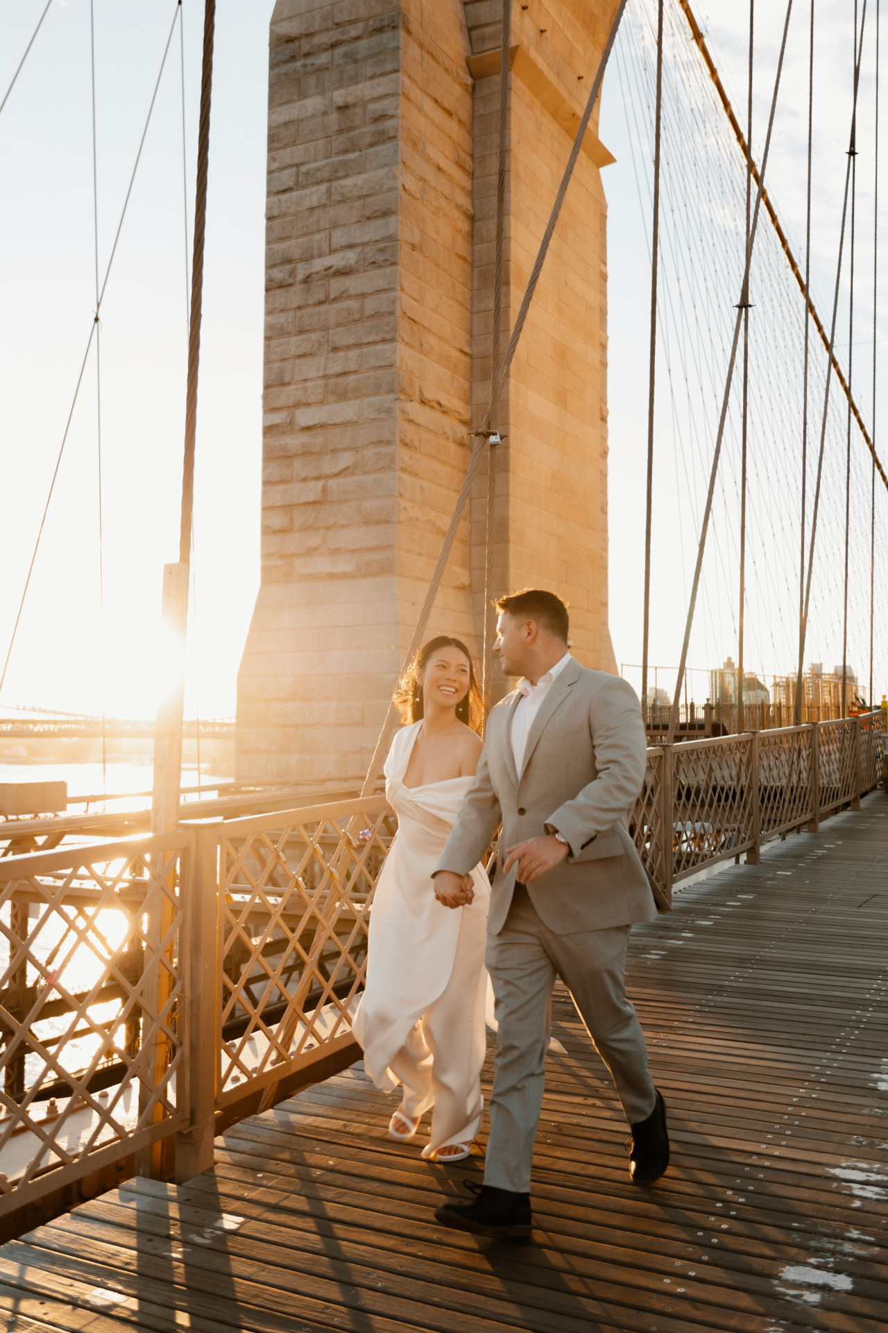Sunrise engagement photoshoot on Brooklyn bridge 6